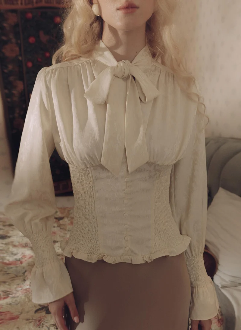 Lichi Fitted blouse with a puffy bow on the collar